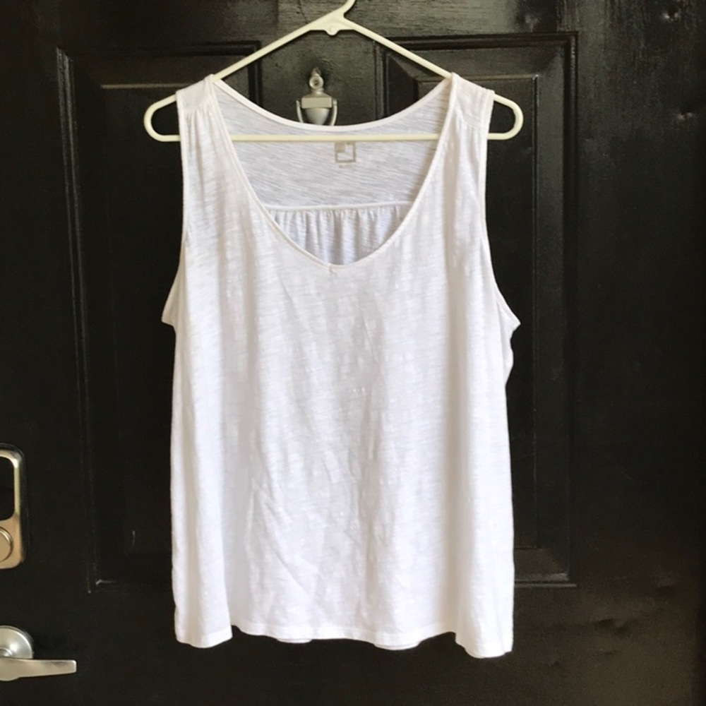 Nice white sleeveless tank top by JCP.  Size XL NWOT
